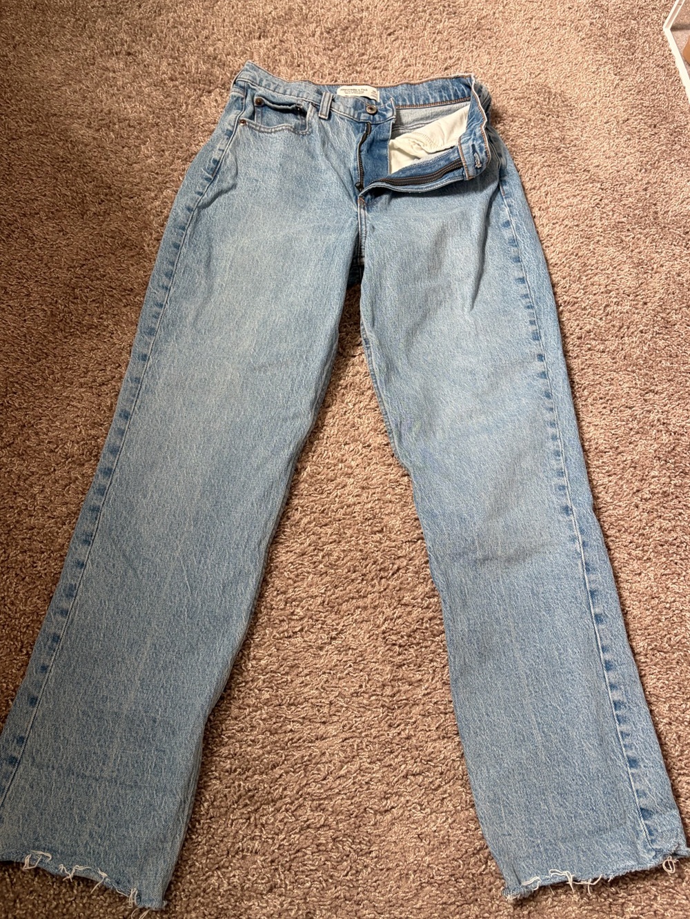 Abercrombie 90’s straight jean